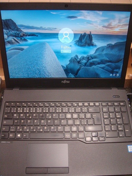 FUJITSU LIFEBOOK A557