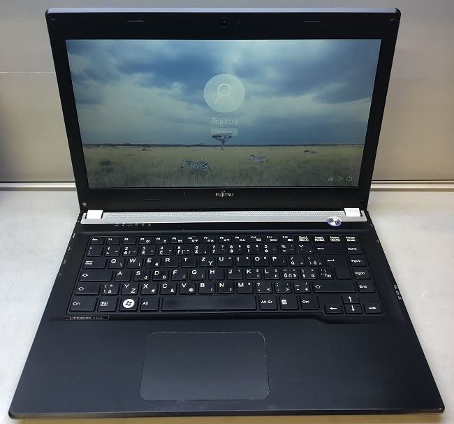FUJITSU LIFEBOOK UH572