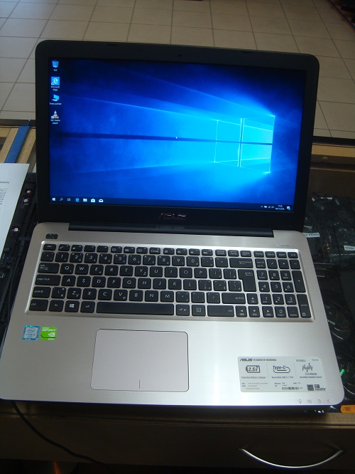 ASUS F556UB